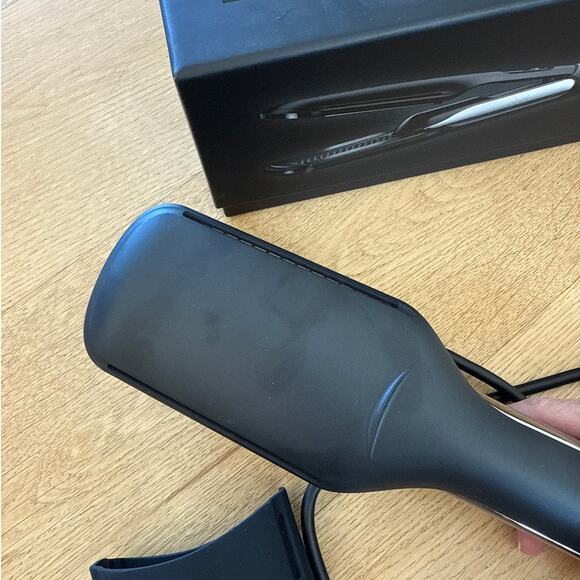 GHD - Duet Style 2-IN-1 Hot Air Styler in Black - Picture 5 of 7